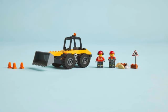 Yellow Construction Wheel Loader - Image 3