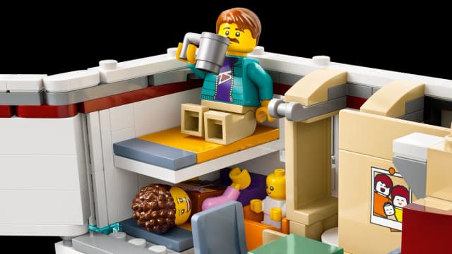 Holiday Adventure Camper Van - Image 10