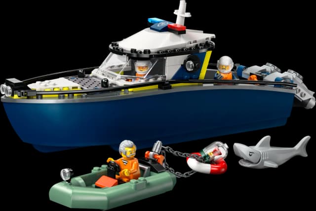 Police Boat Chase - Image 7