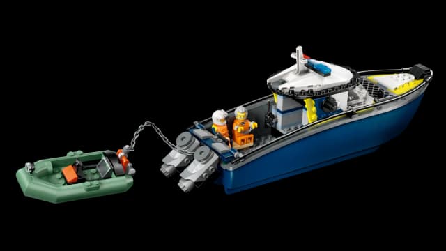 Police Boat Chase - Image 8