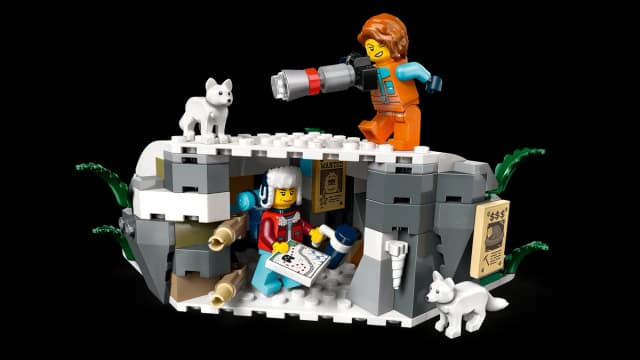 Explorers' Arctic Polar Express Train - Image 6