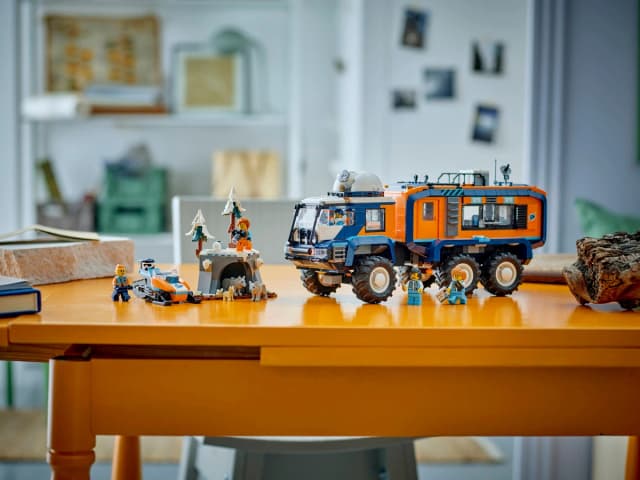 Arctic Explorer Science Lab Truck - Image 8