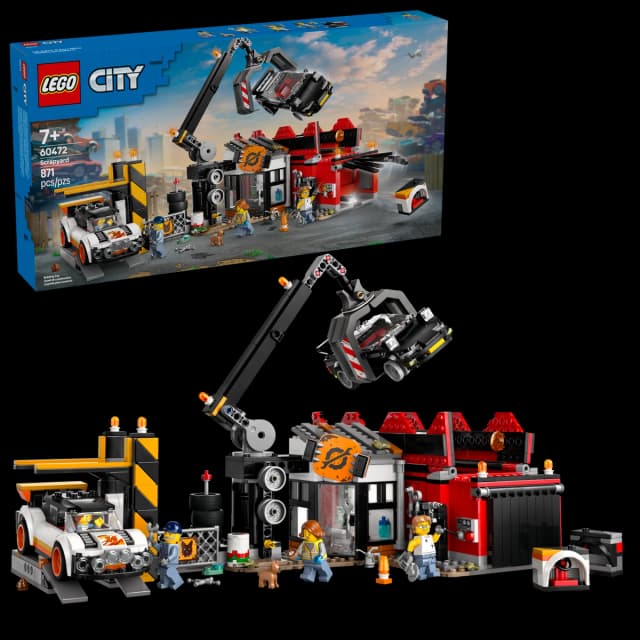 Scrapyard with Cars - Image 2