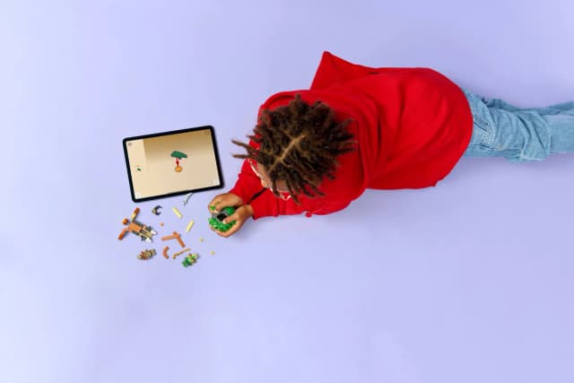 Lloyd vs. Earth Monster Spinner - Image 2