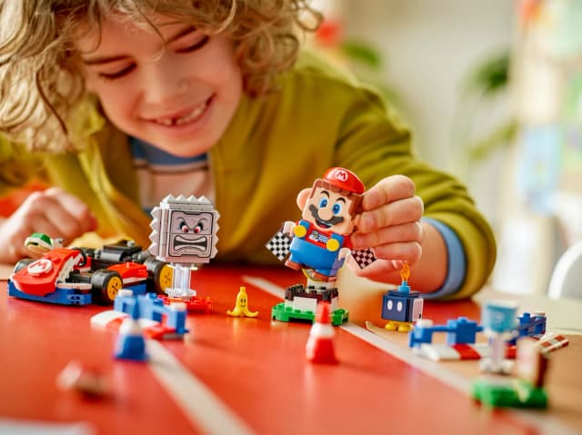 Mario Kart™ – Interactive LEGO® Mario™ & Standard Kart - Image 11