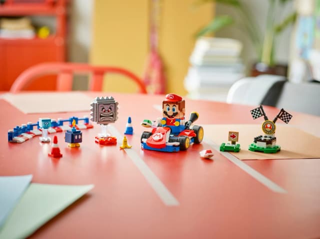 Mario Kart™ – Interactive LEGO® Mario™ & Standard Kart - Image 8
