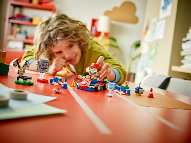 Mario Kart™ – Interactive LEGO® Mario™ & Standard Kart - Image 9