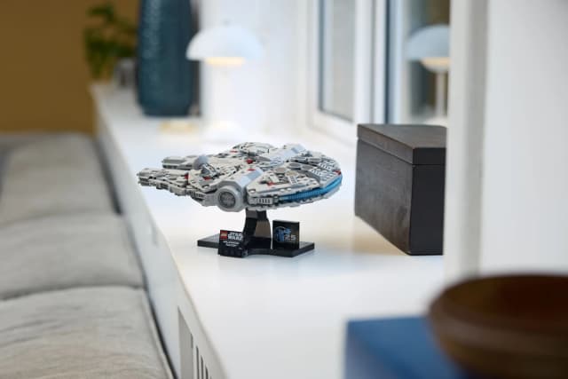 Millennium Falcon™ - Image 7