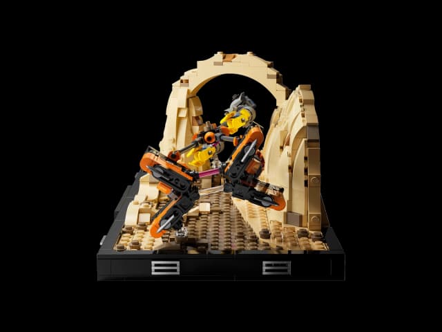 Mos Espa Podrace™ Diorama - Image 3