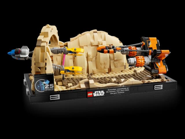 Mos Espa Podrace™ Diorama - Image 9