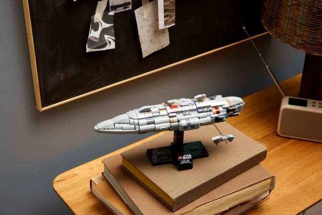 Home One Starcruiser - Image 6