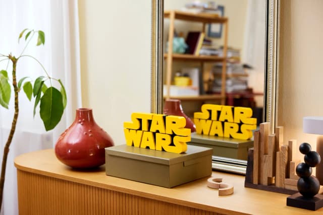 Brick-Built Star Wars™ Logo - Image 7