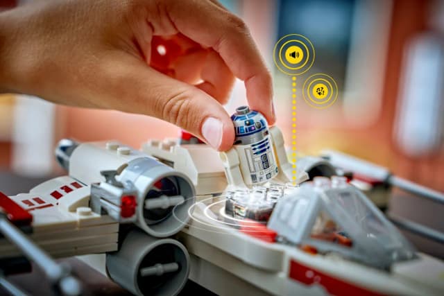 SMART Play™: Luke's Red Five X-Wing™ - Image 6
