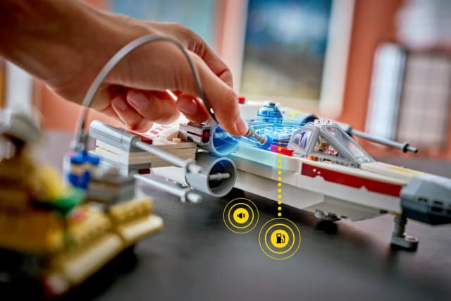 SMART Play™: Luke's Red Five X-Wing™ - Image 17