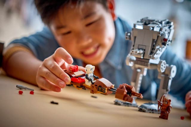 SMART Play™: AT-ST™ Attack on Endor - Image 8