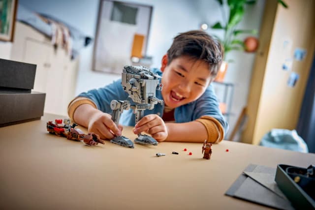 SMART Play™: AT-ST™ Attack on Endor - Image 9