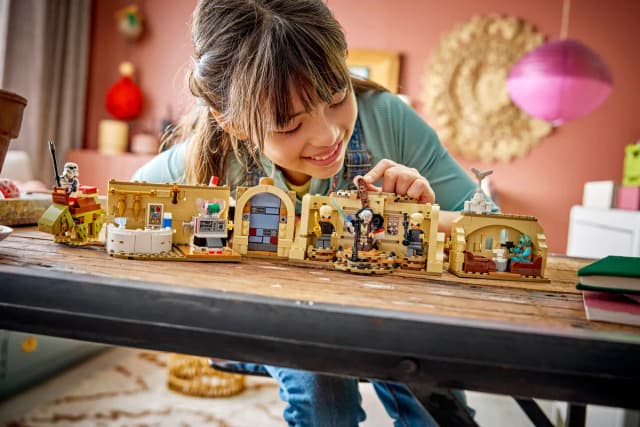 SMART Play™: Mos Eisley Cantina™ - Image 17