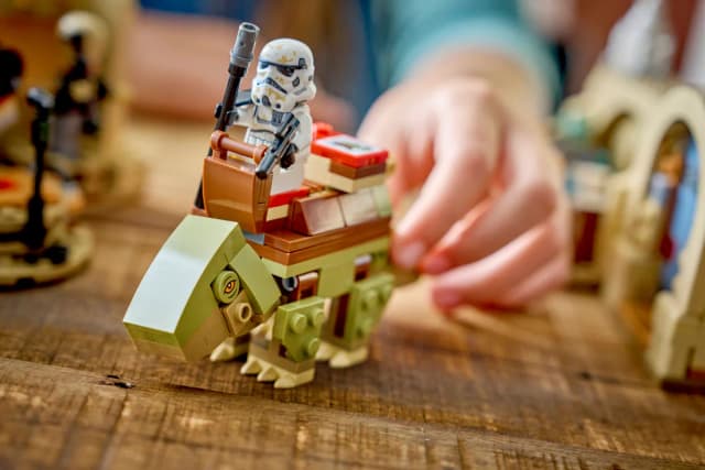 SMART Play™: Mos Eisley Cantina™ - Image 9