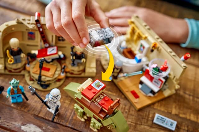 SMART Play™: Mos Eisley Cantina™ - Image 14