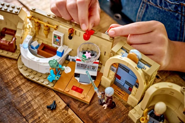 SMART Play™: Mos Eisley Cantina™ - Image 5