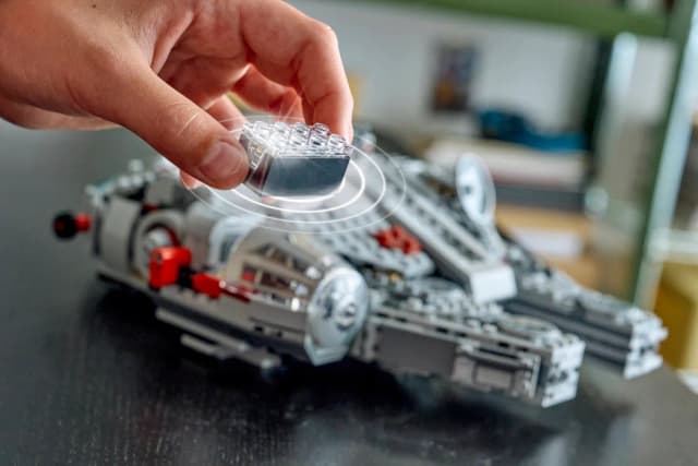 SMART Play™: Millennium Falcon™ - Image 15