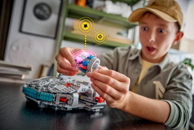 SMART Play™: Millennium Falcon™ - Image 9