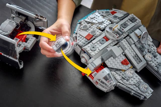 SMART Play™: Millennium Falcon™ - Image 12