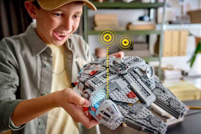 SMART Play™: Millennium Falcon™ - Image 11