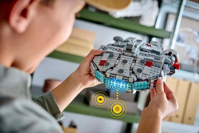 SMART Play™: Millennium Falcon™ - Image 17