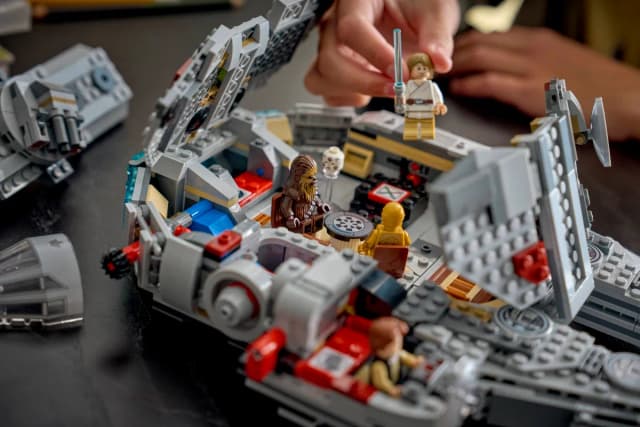 SMART Play™: Millennium Falcon™ - Image 6