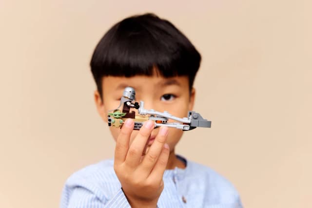 The Mandalorian & Grogu's Speeder Bike™ - Image 5