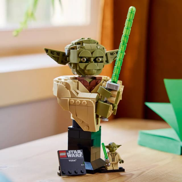 Yoda™ Bust - Image 14