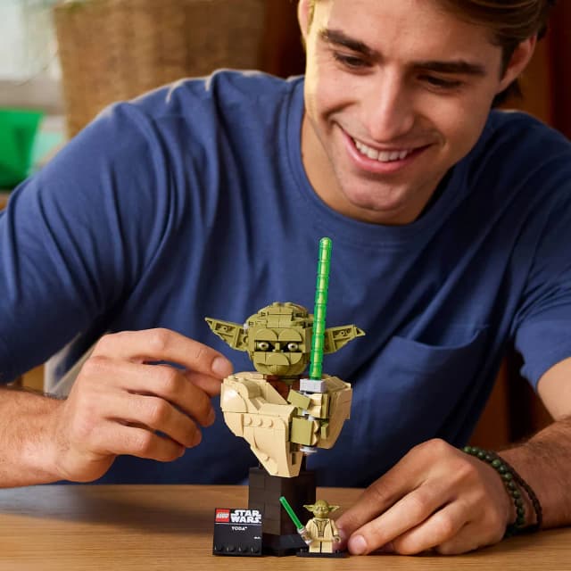 Yoda™ Bust - Image 11