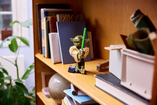 Yoda™ Bust - Image 12