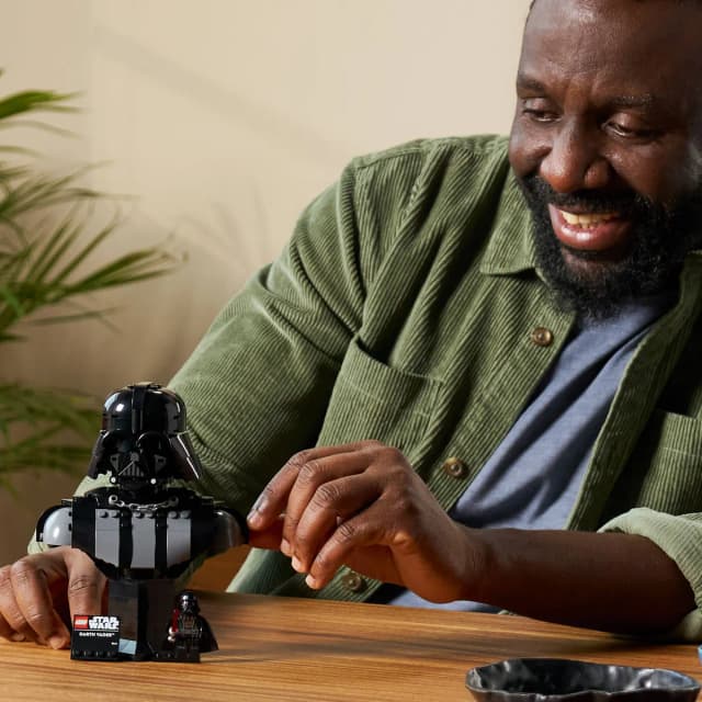 Darth Vader™ Bust - Image 10