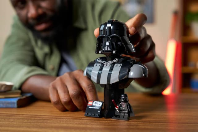 Darth Vader™ Bust - Image 8