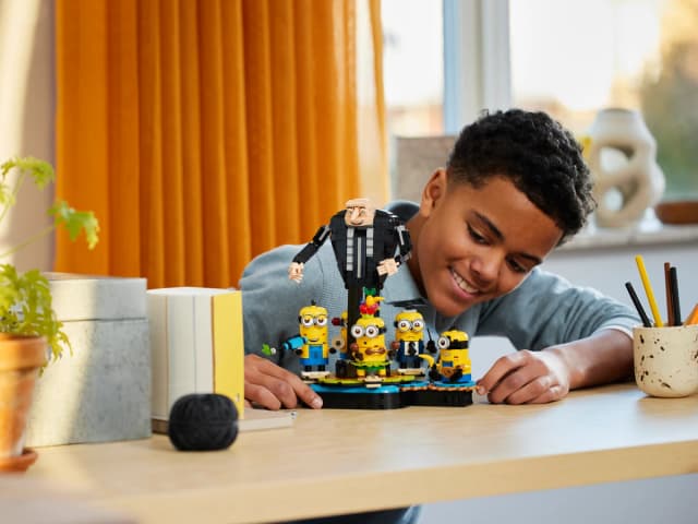 Brick-Built Gru and Minions - Image 6