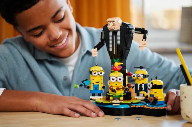 Brick-Built Gru and Minions - Image 4