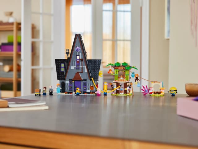 Minions and Gru's Family Mansion - Image 6
