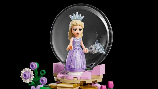 Glinda & Elphaba Visit Munchkinland - Image 6