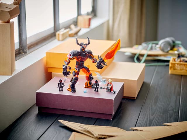 Thor vs. Surtur Construction Figure - Image 7