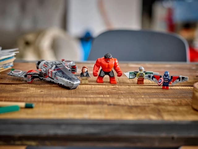 Captain America vs. Red Hulk Battle - Image 4