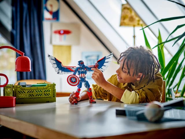 New Captain America Construction Figure - Image 6