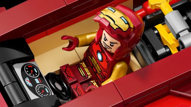 Iron Man Car & Black Panther vs. Red Hulk - Image 10