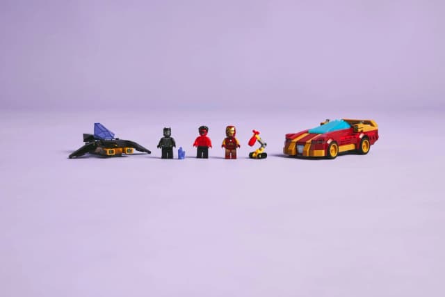 Iron Man Car & Black Panther vs. Red Hulk - Image 3