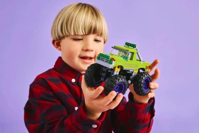 The Hulk Truck vs. Thanos - Image 7
