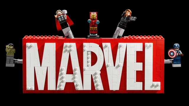 MARVEL Logo & Minifigures - Image 9