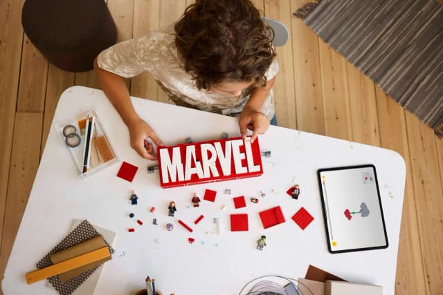 MARVEL Logo & Minifigures - Image 6