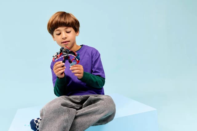 Miles Morales Mech vs. Spider-Man 2099 - Image 5