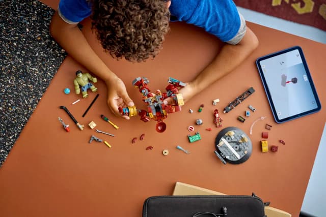 Epic Battle: Hulkbuster vs. The Hulk - Image 3